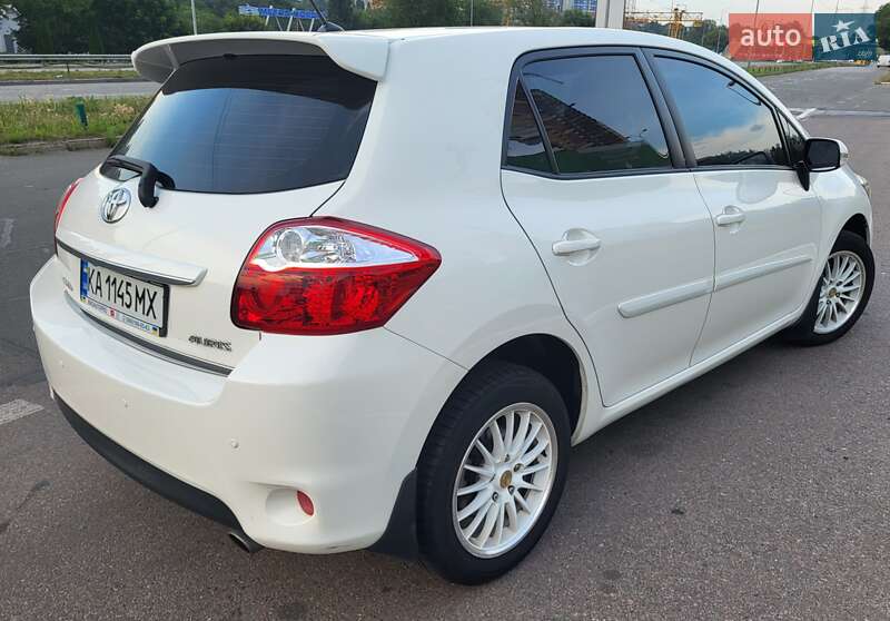 Хэтчбек Toyota Auris 2011 в Киеве