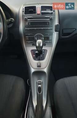 Хэтчбек Toyota Auris 2007 в 