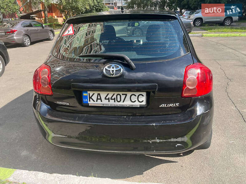 Хэтчбек Toyota Auris 2007 в Киеве