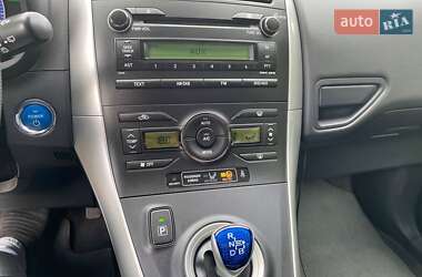 Хэтчбек Toyota Auris 2011 в 