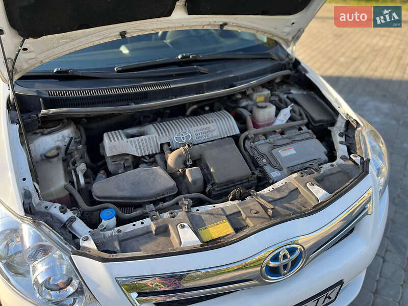 Хэтчбек Toyota Auris 2011 в Днепре