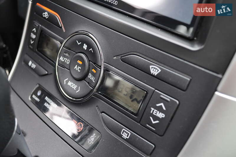 Хэтчбек Toyota Auris 2011 в Киеве