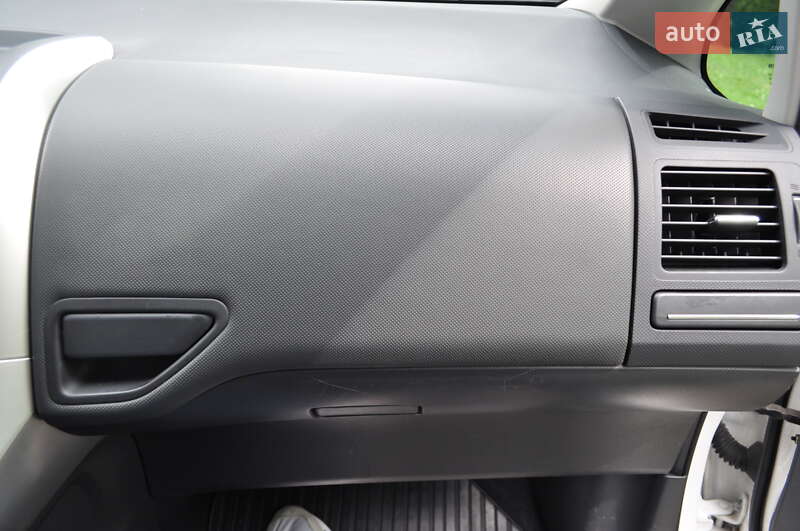 Хэтчбек Toyota Auris 2011 в Киеве