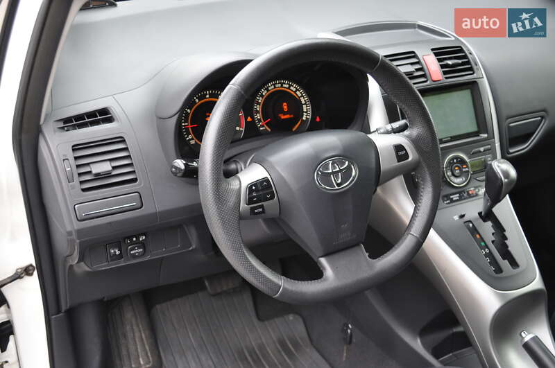 Хэтчбек Toyota Auris 2011 в Киеве