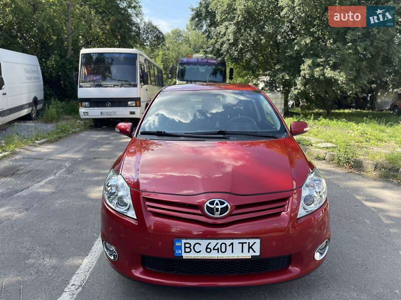 Toyota Auris 2011