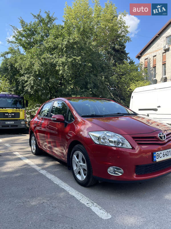 Toyota Auris 2011
