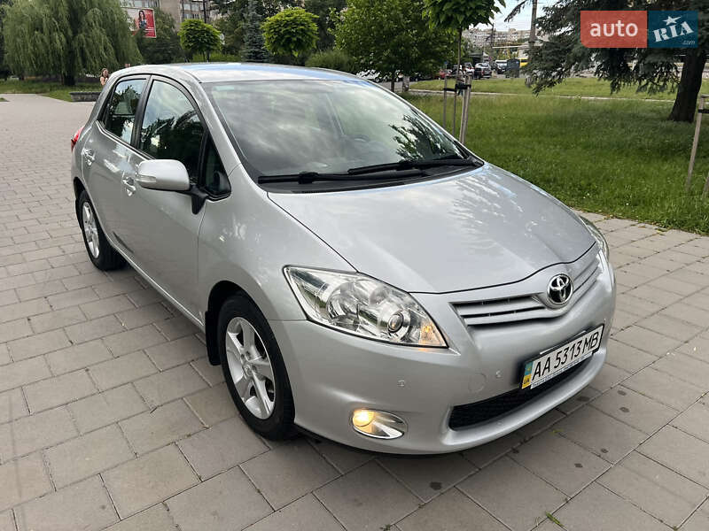 Toyota Auris 2012