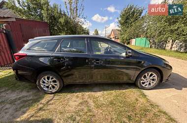 Универсал Toyota Auris 2015 в Ахтырке