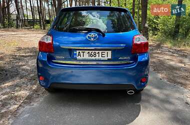 Хетчбек Toyota Auris 2010 в 