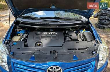 Хетчбек Toyota Auris 2010 в 
