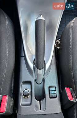 Хетчбек Toyota Auris 2010 в 