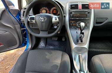 Хетчбек Toyota Auris 2010 в 