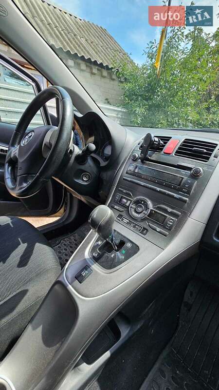 Хетчбек Toyota Auris 2008 в Дніпрі