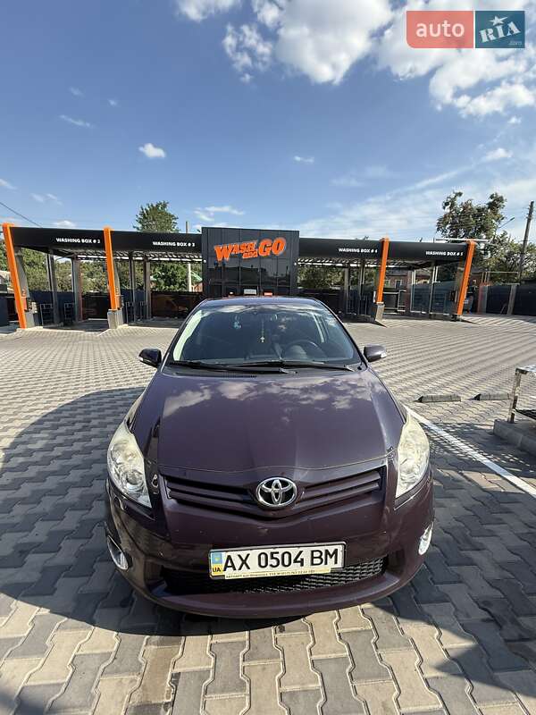 Хэтчбек Toyota Auris 2011 в Харькове