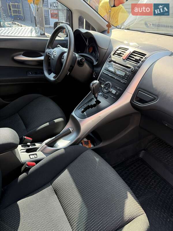 Хэтчбек Toyota Auris 2011 в Харькове