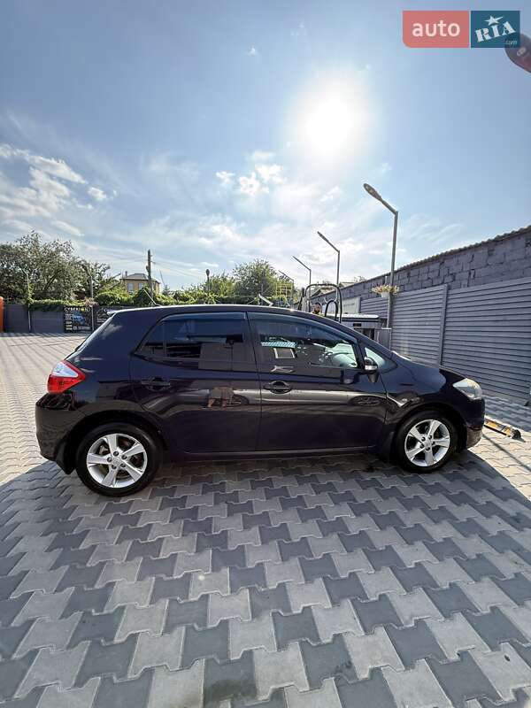 Хэтчбек Toyota Auris 2011 в Харькове