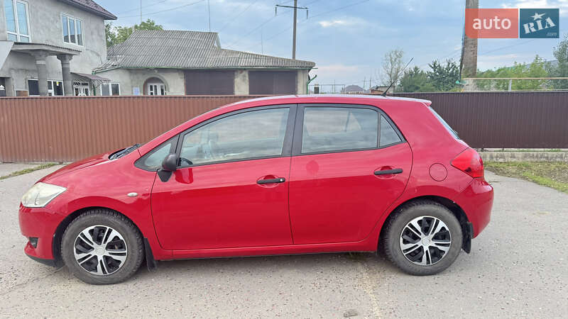 Хэтчбек Toyota Auris 2009 в Новоселице
