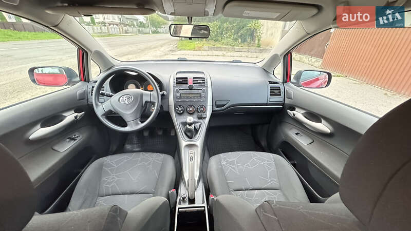 Хэтчбек Toyota Auris 2009 в Новоселице