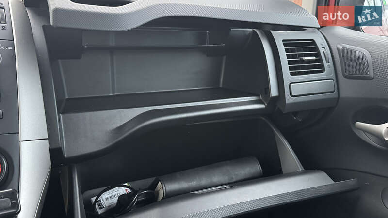 Хэтчбек Toyota Auris 2009 в Новоселице