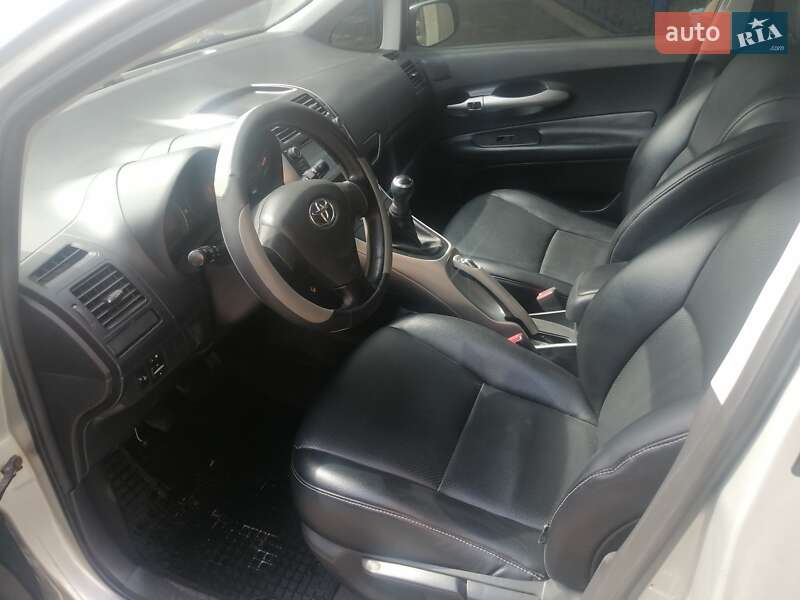 Хетчбек Toyota Auris 2007 в Новомосковську