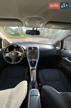 Хэтчбек Toyota Auris 2007 в 