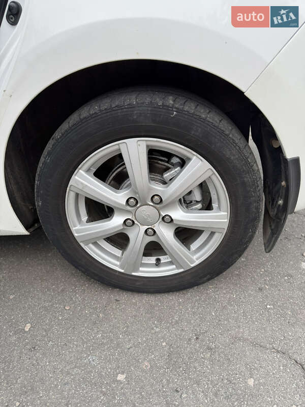 Хэтчбек Toyota Auris 2013 в Хмельницком фото 11 Хэтчбек Toyota Auris 2013 в Хмельницком