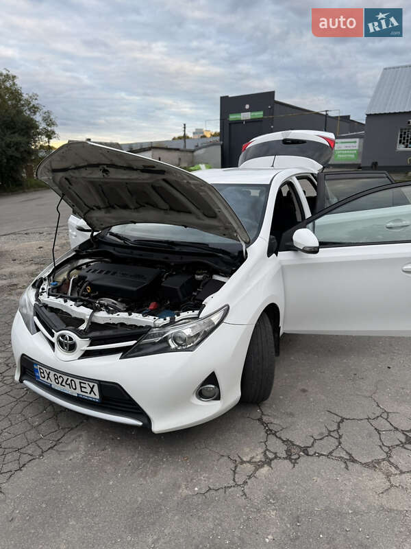 Хэтчбек Toyota Auris 2013 в Хмельницком фото 13 Хэтчбек Toyota Auris 2013 в Хмельницком