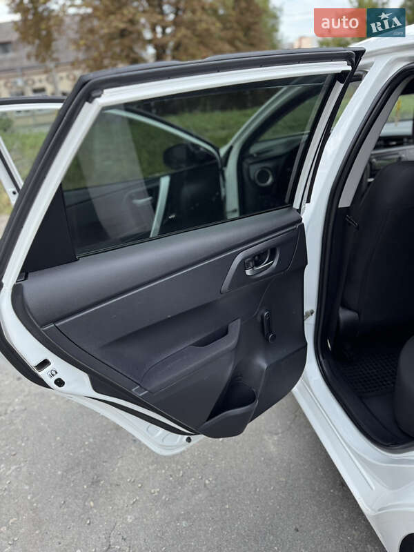 Хэтчбек Toyota Auris 2013 в Хмельницком фото 29 Хэтчбек Toyota Auris 2013 в Хмельницком