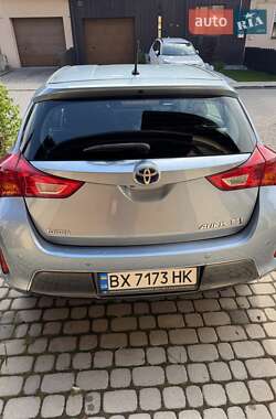 Хэтчбек Toyota Auris 2013 в 