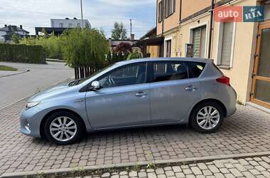 Хэтчбек Toyota Auris 2013 в 