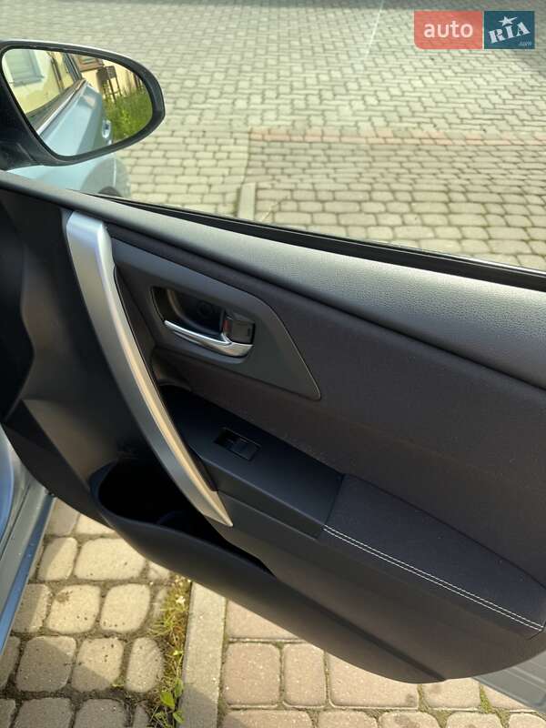 Хэтчбек Toyota Auris 2013 в Хмельницком