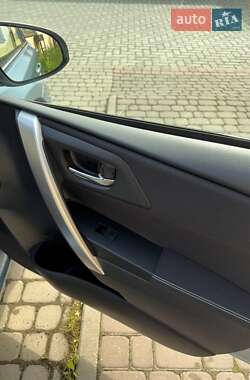 Хэтчбек Toyota Auris 2013 в 