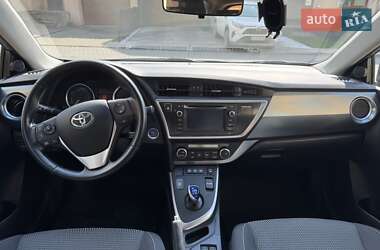 Хэтчбек Toyota Auris 2013 в 