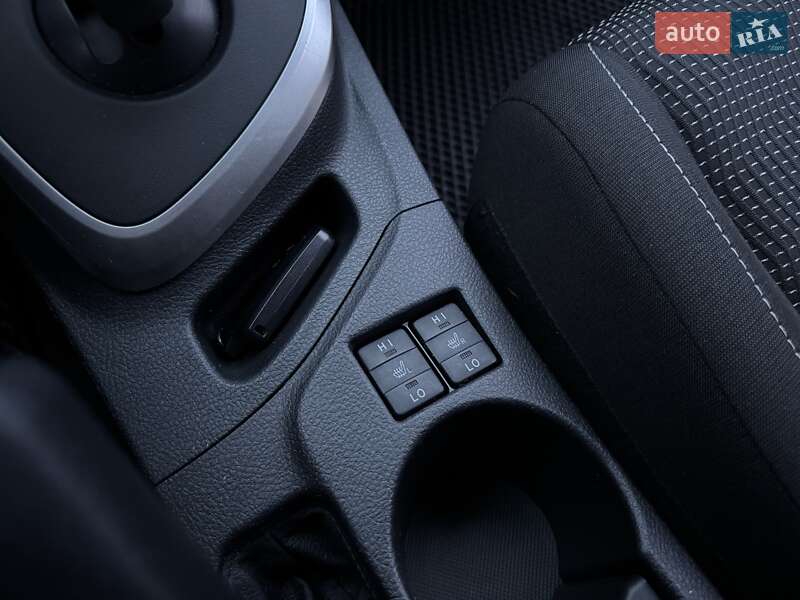 Хэтчбек Toyota Auris 2013 в Хмельницком