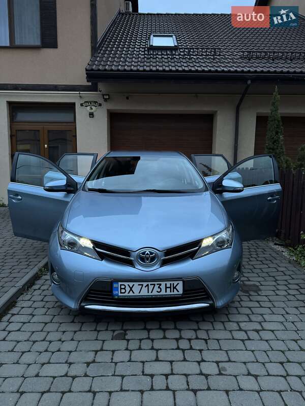 Хэтчбек Toyota Auris 2013 в Хмельницком