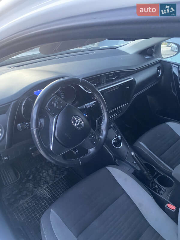 Универсал Toyota Auris 2016 в Калуше