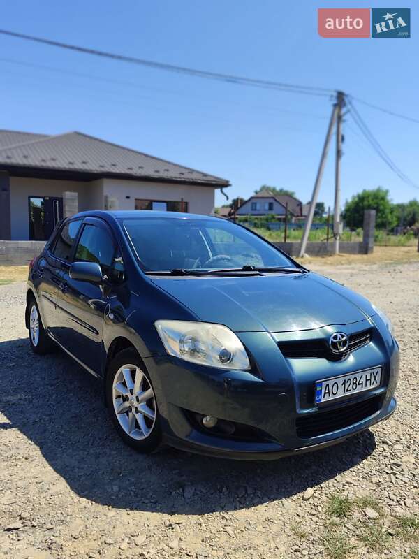 Хэтчбек Toyota Auris 2008 в Мукачево