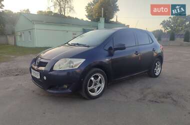 Хетчбек Toyota Auris 2008 в Рокитному