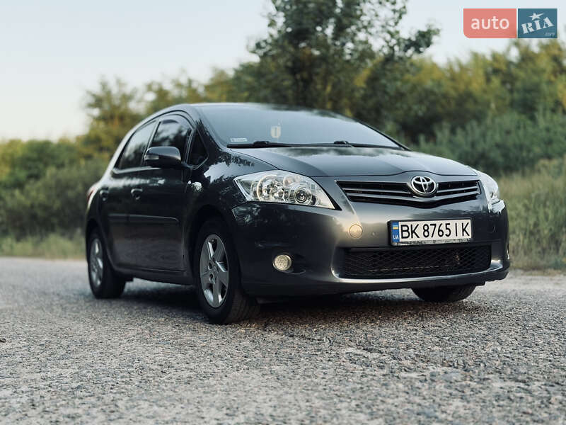 Хетчбек Toyota Auris 2012 в Черкасах