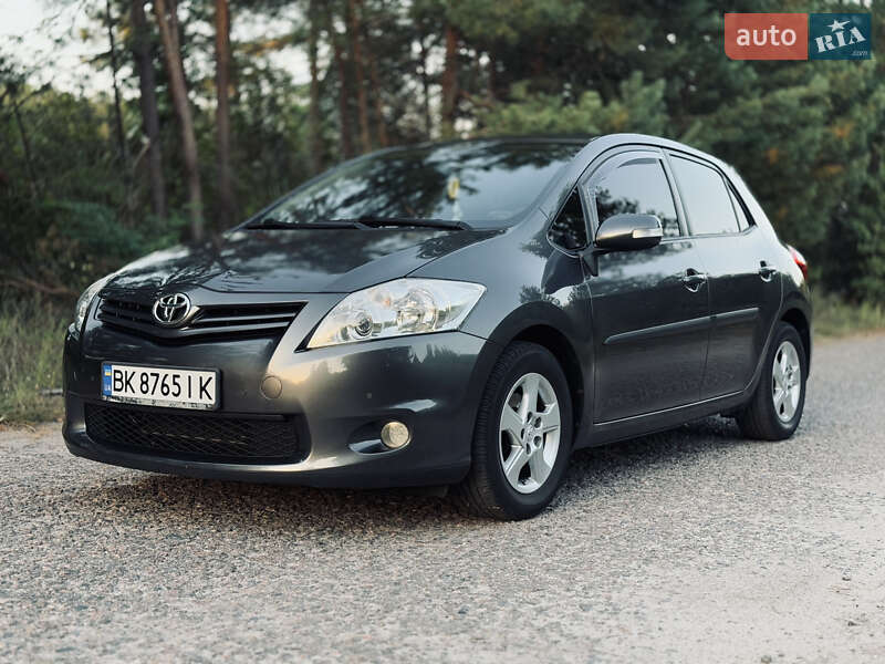 Хетчбек Toyota Auris 2012 в Черкасах