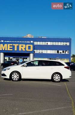 Универсал Toyota Auris 2015 в Киеве