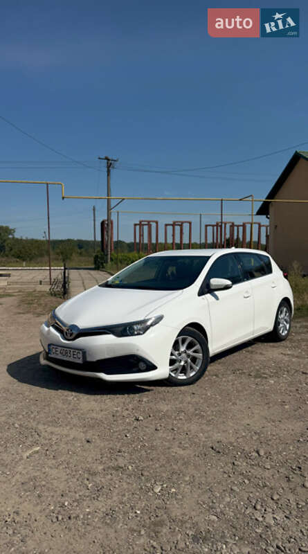Хетчбек Toyota Auris 2016 в Чернівцях
