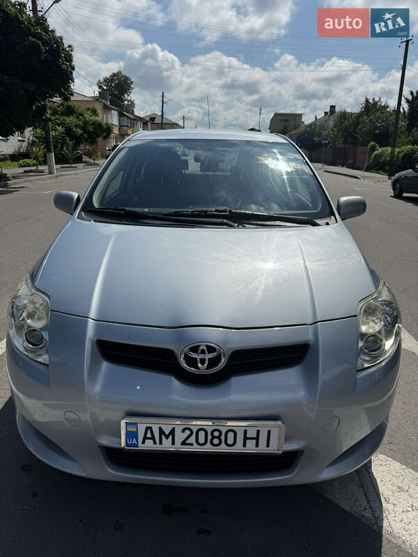 Хэтчбек Toyota Auris 2008 в 