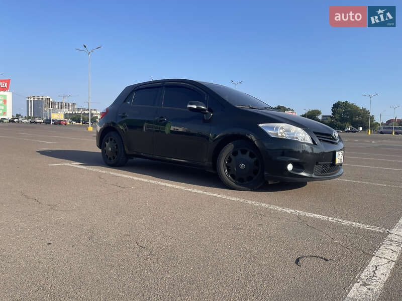 Хэтчбек Toyota Auris 2011 в Одессе