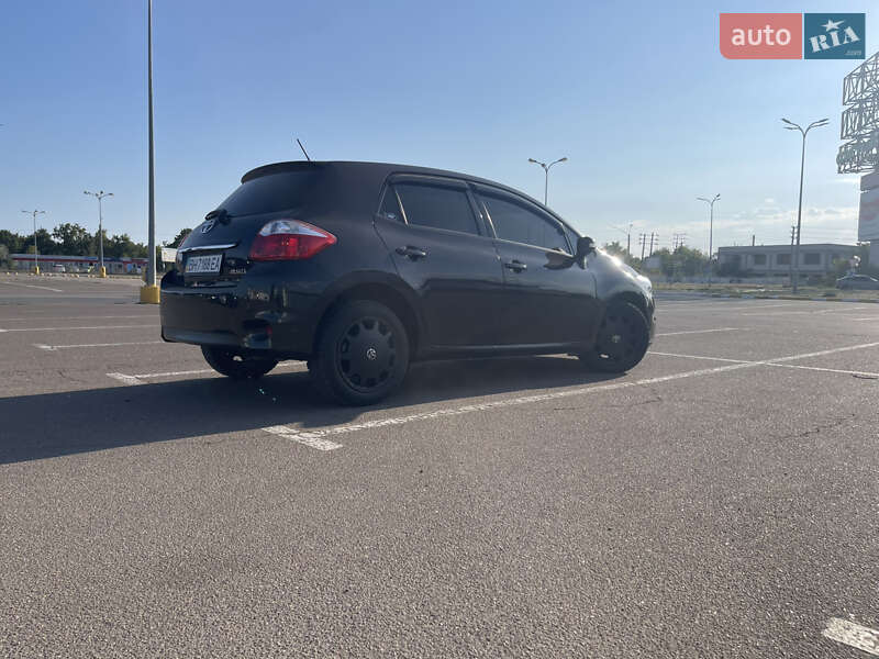 Хэтчбек Toyota Auris 2011 в Одессе