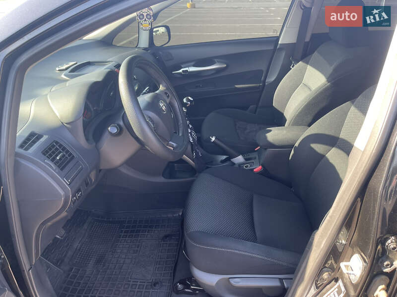 Хэтчбек Toyota Auris 2011 в Одессе