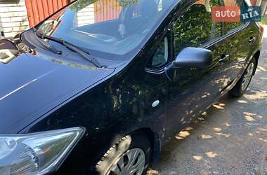 Хэтчбек Toyota Auris 2009 в 