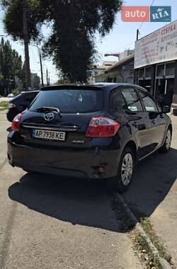 Хэтчбек Toyota Auris 2010 в 