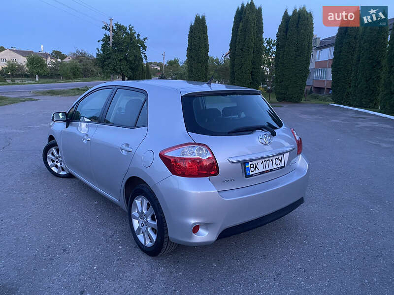 Хэтчбек Toyota Auris 2010 в Киеве