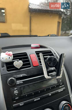 Хэтчбек Toyota Auris 2010 в 